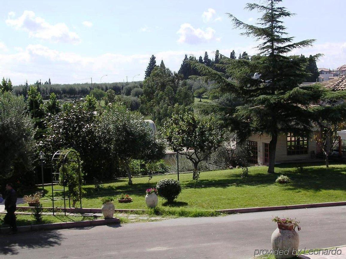 Valle Degli Ulivi Hotel Motta SantʼAnastasia Exterior foto